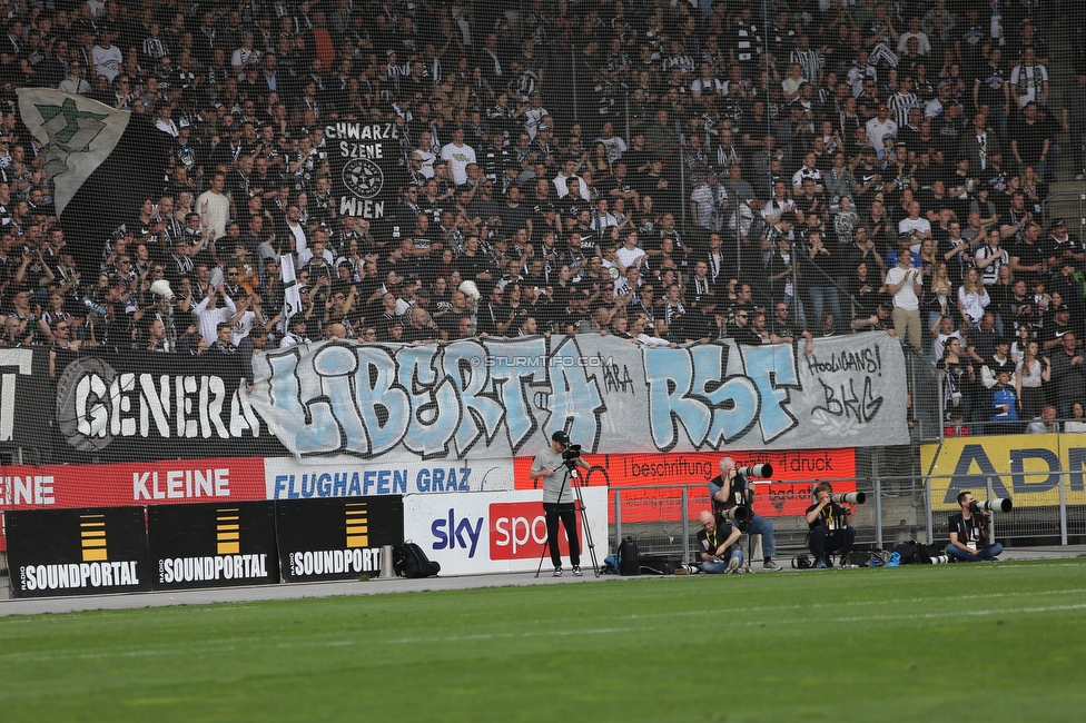 Sturm Graz - Salzburg
Oesterreichische Fussball Bundesliga, 26. Runde, SK Sturm Graz - FC RB Salzburg, Stadion Liebenau Graz, 23.04.2023. 

Foto zeigt Fans von Sturm mit einem Spruchband
Schlüsselwörter: bkg