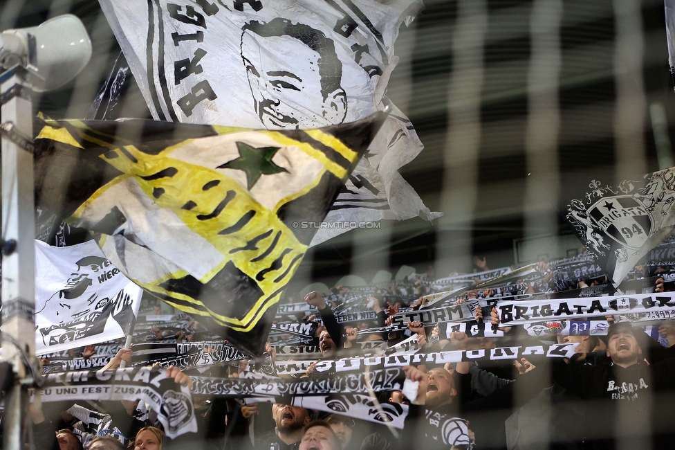 Sturm Graz - Austria Wien
Oesterreichische Fussball Bundesliga, 27. Runde, SK Sturm Graz - FK Austria Wien, Stadion Liebenau Graz, 26.04.2023. 

Foto zeigt Fans von Sturm
Schlüsselwörter: brigata schals