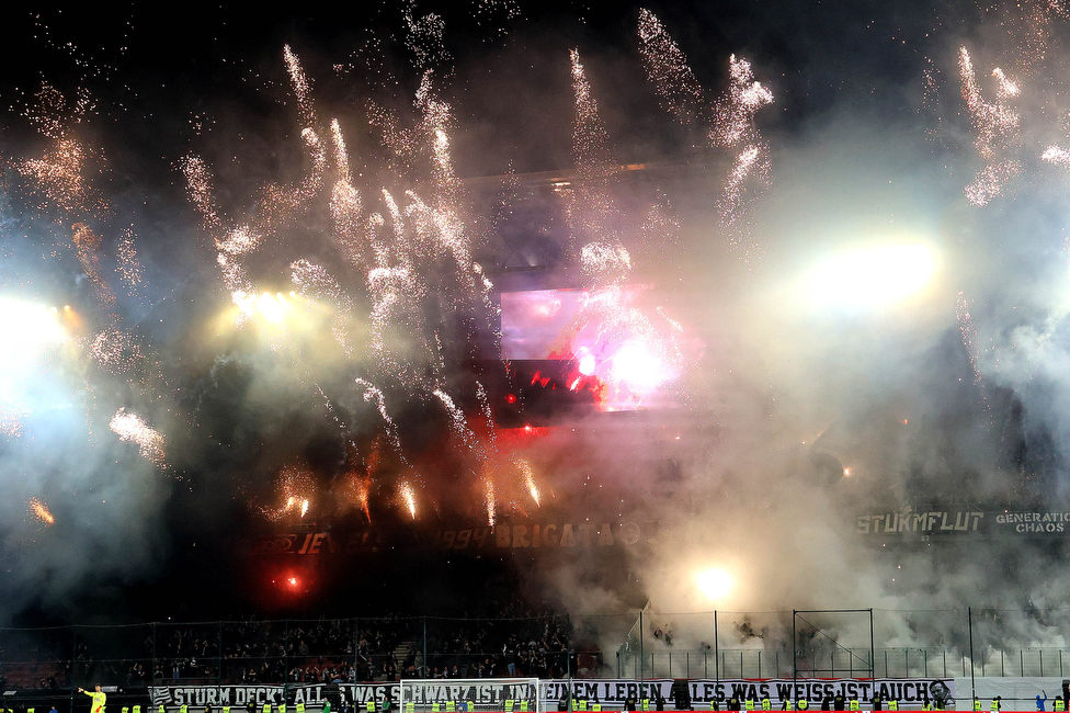 Rapid Wien - Sturm Graz
OEFB Cup, Finale, SK Rapid Wien - SK Sturm Graz, Woerthersee Stadion Klagenfurt, 30.04.2023. 

Foto zeigt Fans von Sturm mit einer Choreografie
Schlüsselwörter: pyrotechnik