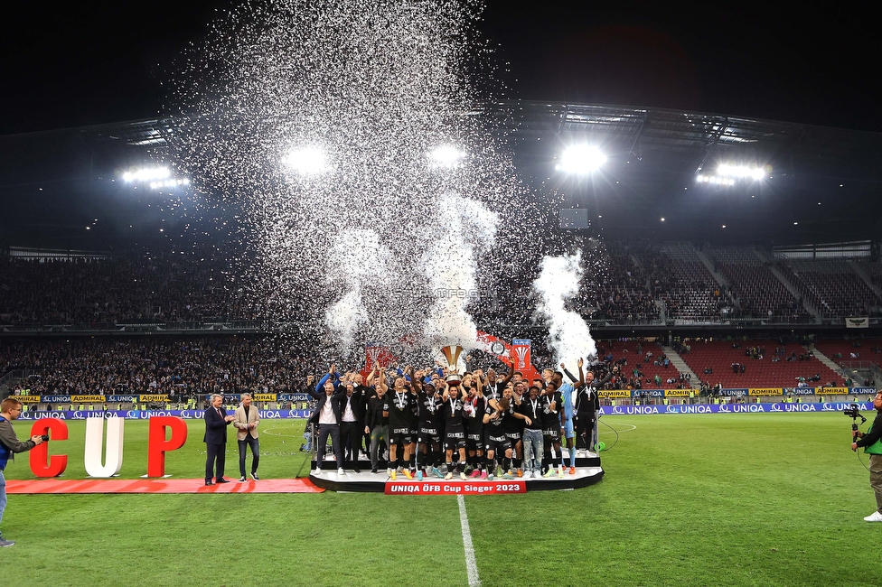 Rapid Wien - Sturm Graz
OEFB Cup, Finale, SK Rapid Wien - SK Sturm Graz, Woerthersee Stadion Klagenfurt, 30.04.2023. 

Foto zeigt die Mannschaft von Sturm mit dem Cuppokal
