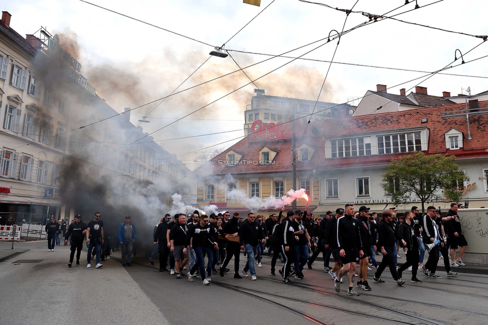 Cupfeier Sturm Graz
OEFB Cup, SK Sturm Graz Cupfeier, Graz, 01.05.2023. 

Foto zeigt Fans von Sturm beim Corteo
