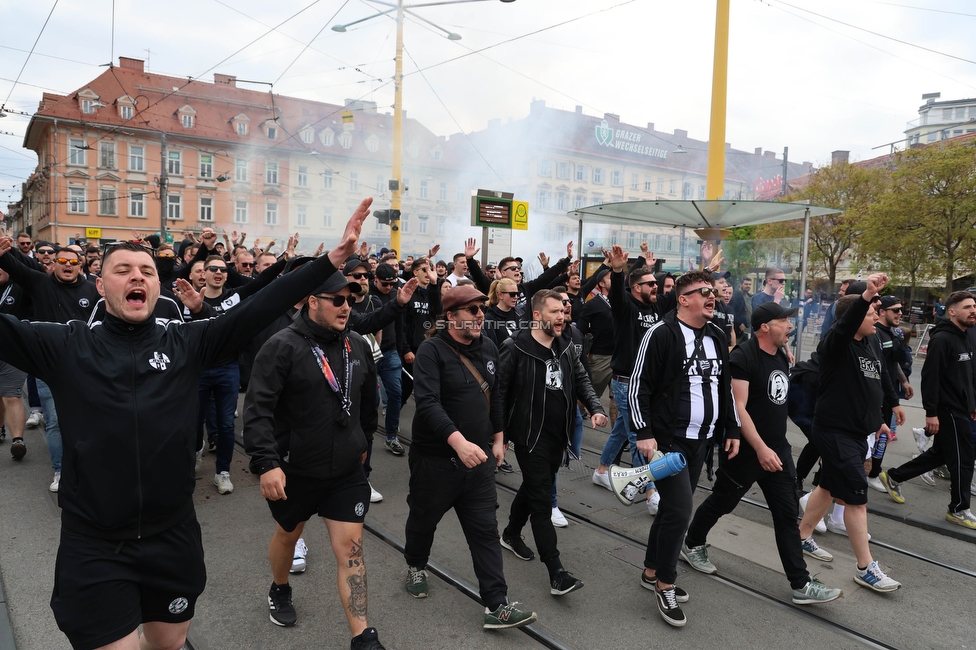 Cupfeier Sturm Graz
OEFB Cup, SK Sturm Graz Cupfeier, Graz, 01.05.2023. 

Foto zeigt Fans von Sturm beim Corteo
