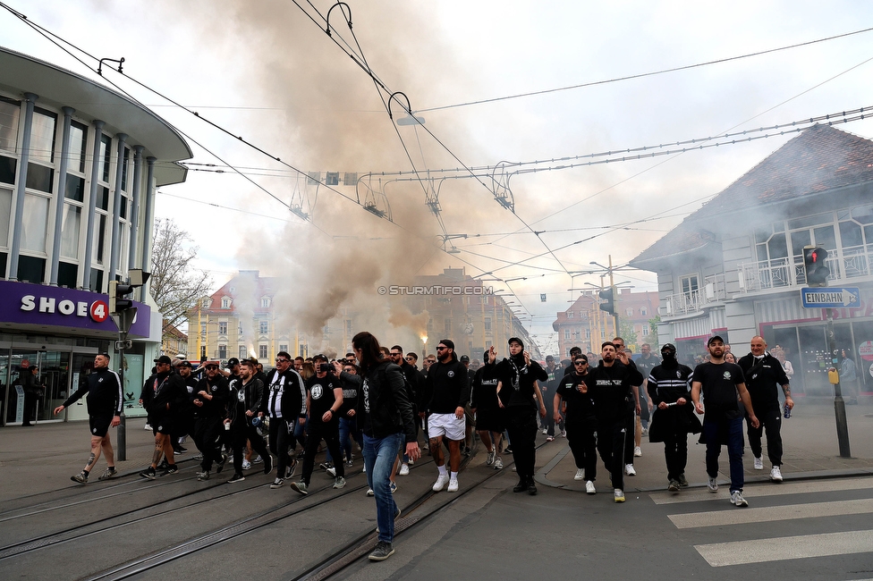 Cupfeier Sturm Graz
OEFB Cup, SK Sturm Graz Cupfeier, Graz, 01.05.2023. 

Foto zeigt Fans von Sturm beim Corteo
