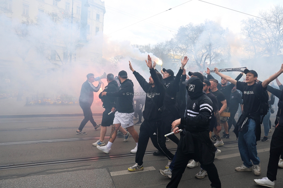 Cupfeier Sturm Graz
OEFB Cup, SK Sturm Graz Cupfeier, Graz, 01.05.2023. 

Foto zeigt Fans von Sturm beim Corteo
