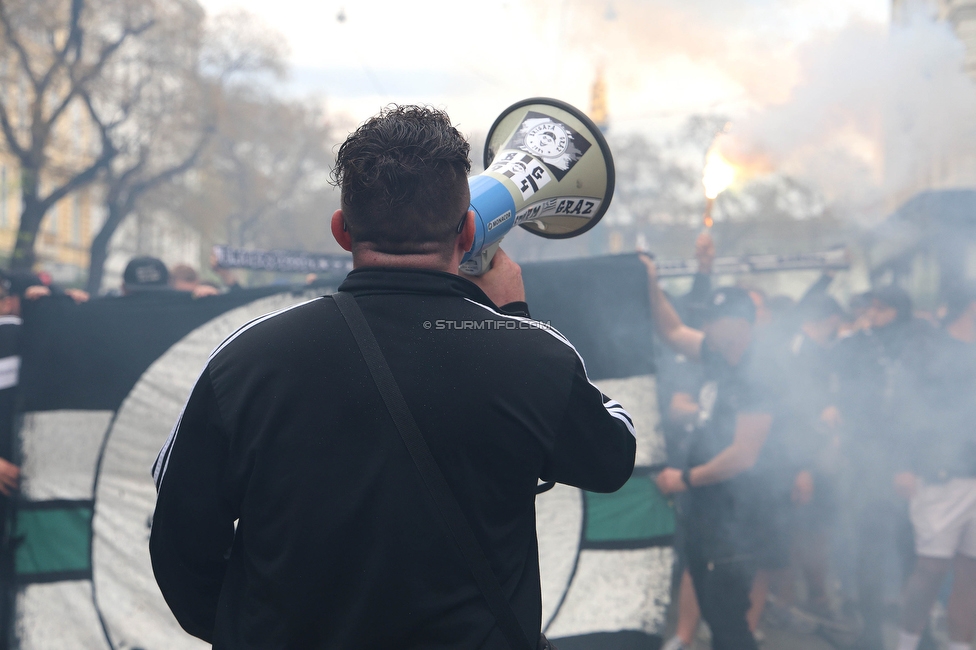 Cupfeier Sturm Graz
OEFB Cup, SK Sturm Graz Cupfeier, Graz, 01.05.2023. 

Foto zeigt Fans von Sturm beim Corteo
