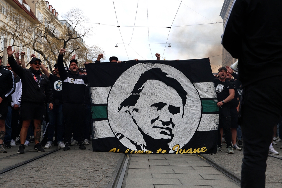 Cupfeier Sturm Graz
OEFB Cup, SK Sturm Graz Cupfeier, Graz, 01.05.2023. 

Foto zeigt Fans von Sturm beim Corteo
