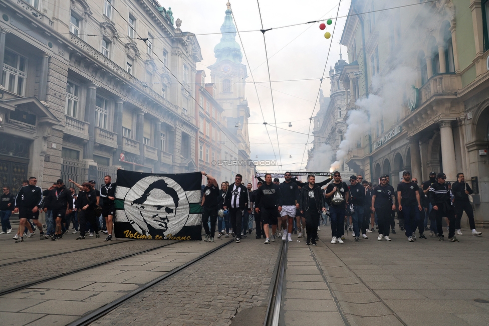 Cupfeier Sturm Graz
OEFB Cup, SK Sturm Graz Cupfeier, Graz, 01.05.2023. 

Foto zeigt Fans von Sturm beim Corteo
