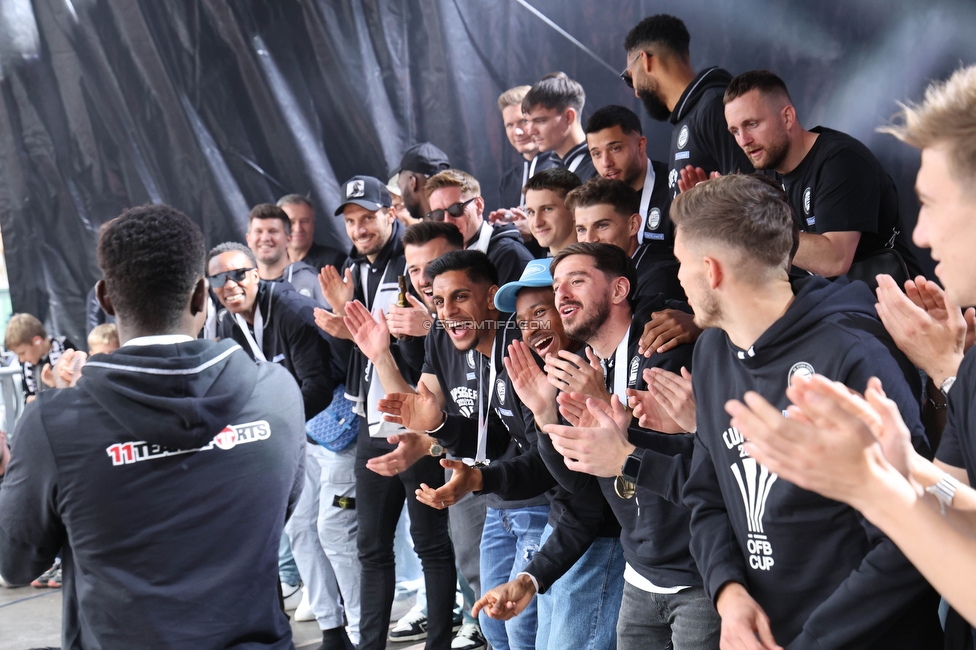 Cupfeier Sturm Graz
OEFB Cup, SK Sturm Graz Cupfeier, Graz, 01.05.2023. 

Foto zeigt Amadou Dante (Sturm) und die Mannschaft von Sturm
