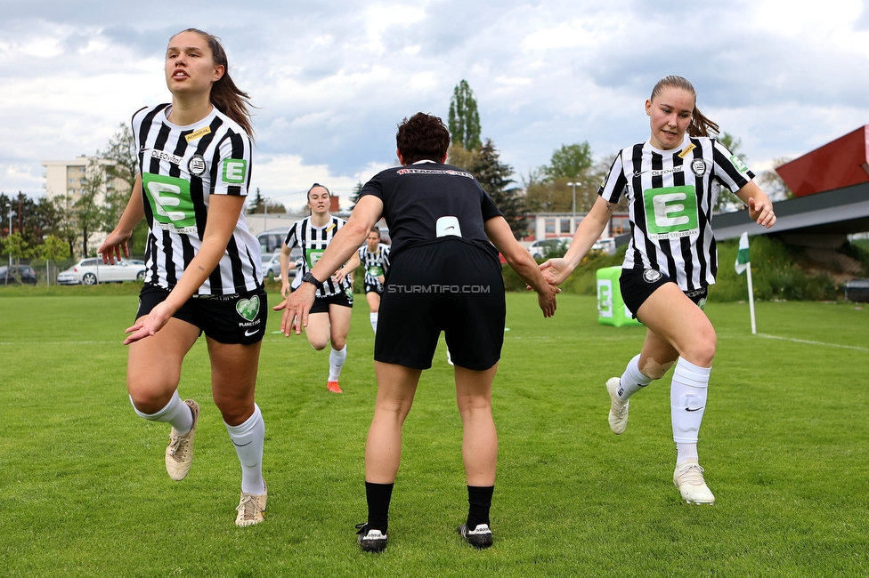 Sturm Damen - Bergheim
OEFB Frauen Bundesliga, 14. Runde, SK Sturm Graz Damen - FC Bergheim, MURAUER Bier Arena - StFV Graz, 06.05.2023. 

Foto zeigt Valentina Kroell (Sturm Damen) und Anna Maria Wirnsberger (Sturm Damen)
