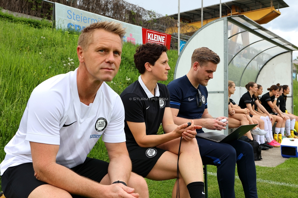 Sturm Damen - Bergheim
OEFB Frauen Bundesliga, 14. Runde, SK Sturm Graz Damen - FC Bergheim, MURAUER Bier Arena - StFV Graz, 06.05.2023. 

Foto zeigt Daniel Gutschi (Torwart Trainer Sturm Damen), Emily Cancienne (Assistenz Trainer Sturm Damen) und Michael Erlitz (Sportlicher Leiter Sturm Damen)
