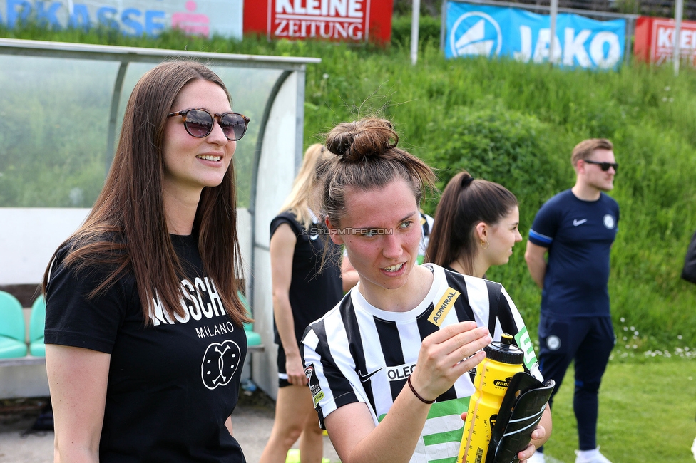 Sturm Damen - Bergheim
OEFB Frauen Bundesliga, 14. Runde, SK Sturm Graz Damen - FC Bergheim, MURAUER Bier Arena - StFV Graz, 06.05.2023. 

Foto zeigt Anna Malle (Sturm Damen) und Stefanie Grossgasteiger (Sturm Damen)
