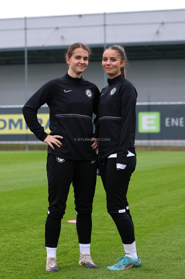 Sturm Damen - St. Poelten
OEFB Frauen Bundesliga, 15. Runde, SK Sturm Graz Damen - SKN St. Poelten, Trainingszentrum Messendorf, 13.05.2023. 

Foto zeigt Leonie Tragl (Sturm Damen) und Jasmin Reichmann (Sturm Damen)
