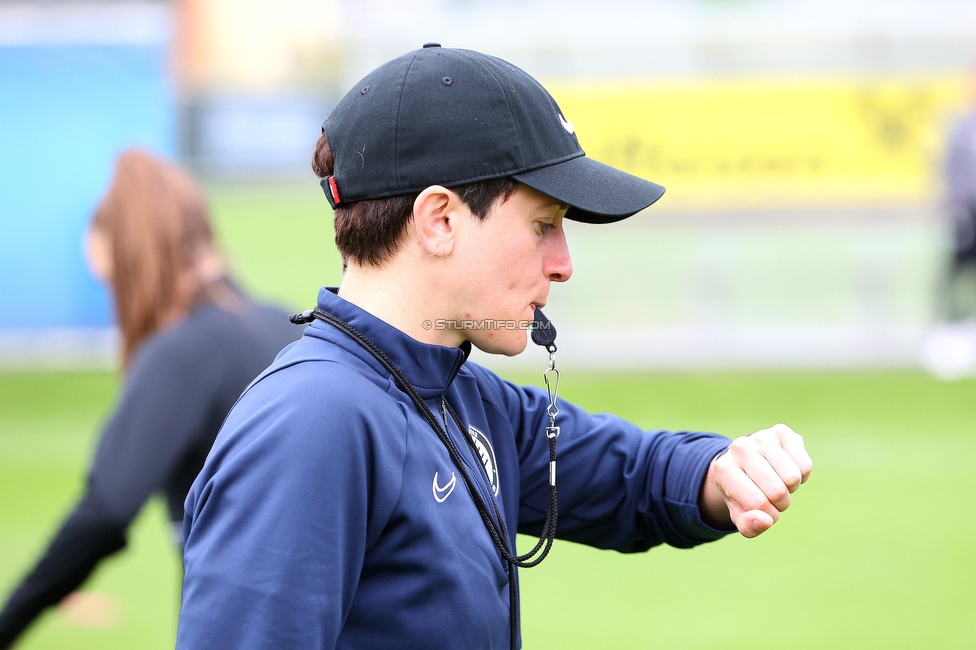 Sturm Damen - St. Poelten
OEFB Frauen Bundesliga, 15. Runde, SK Sturm Graz Damen - SKN St. Poelten, Trainingszentrum Messendorf, 13.05.2023. 

Foto zeigt Emily Cancienne (Assistenz Trainer Sturm Damen)
