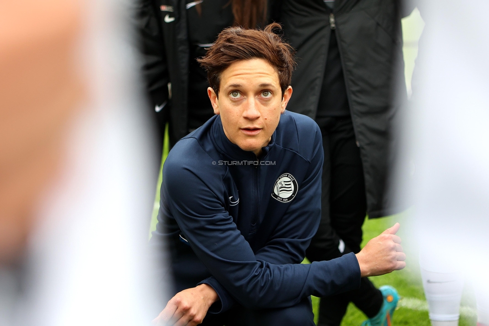 Sturm Damen - St. Poelten
OEFB Frauen Bundesliga, 15. Runde, SK Sturm Graz Damen - SKN St. Poelten, Trainingszentrum Messendorf, 13.05.2023. 

Foto zeigt Emily Cancienne (Assistenz Trainer Sturm Damen)
