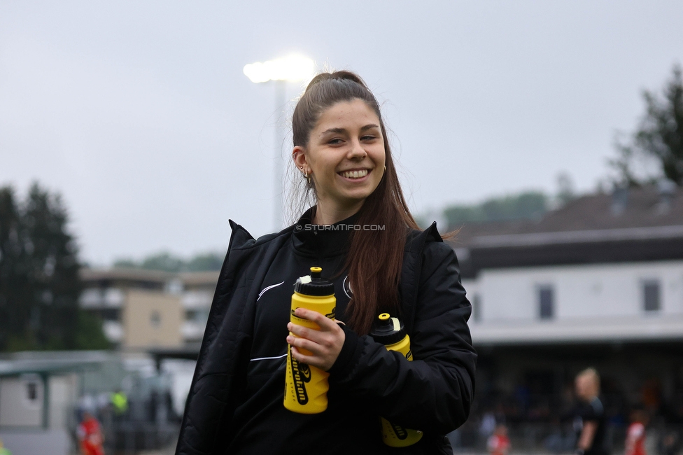 Sturm Damen - St. Poelten
OEFB Frauen Bundesliga, 15. Runde, SK Sturm Graz Damen - SKN St. Poelten, Trainingszentrum Messendorf, 13.05.2023. 

Foto zeigt Carina Tretnjak (Masseurin Sturm Damen)
