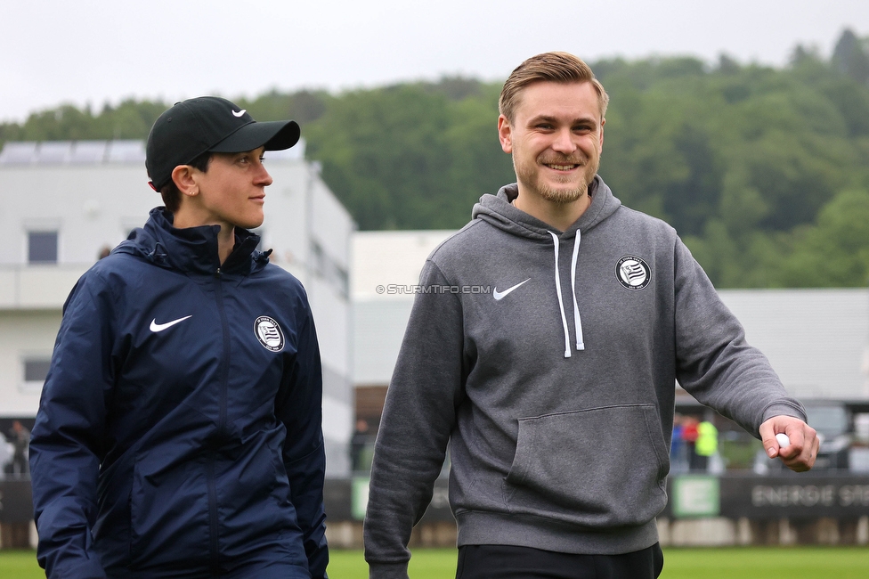 Sturm Damen - St. Poelten
OEFB Frauen Bundesliga, 15. Runde, SK Sturm Graz Damen - SKN St. Poelten, Trainingszentrum Messendorf, 13.05.2023. 

Foto zeigt Emily Cancienne (Assistenz Trainer Sturm Damen) und Michael Erlitz (Sportlicher Leiter Sturm Damen)
