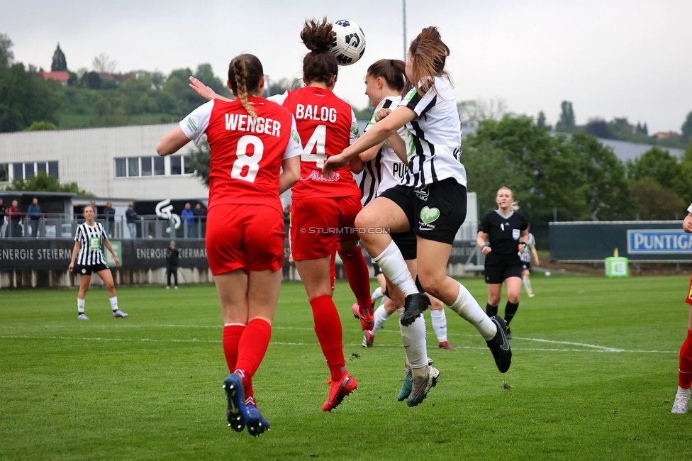 Sturm Damen - St. Poelten
OEFB Frauen Bundesliga, 15. Runde, SK Sturm Graz Damen - SKN St. Poelten, Trainingszentrum Messendorf, 13.05.2023. 

Foto zeigt Lilli Purtscheller (Sturm Damen) und Julia Keutz (Sturm Damen)
