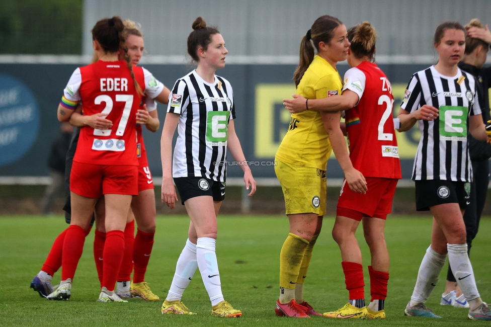 Sturm Damen - St. Poelten
OEFB Frauen Bundesliga, 15. Runde, SK Sturm Graz Damen - SKN St. Poelten, Trainingszentrum Messendorf, 13.05.2023. 

Foto zeigt Gina Steiner (Sturm Damen), Mariella El Sherif (Sturm Damen) und Lilli Purtscheller (Sturm Damen)
