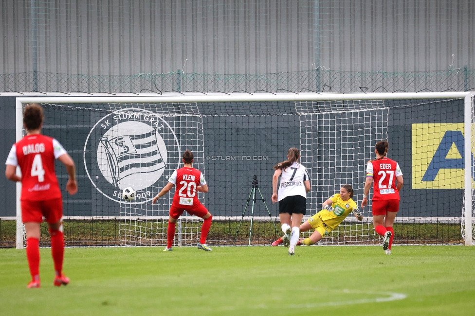 Sturm Damen - St. Poelten
OEFB Frauen Bundesliga, 15. Runde, SK Sturm Graz Damen - SKN St. Poelten, Trainingszentrum Messendorf, 13.05.2023. 

Foto zeigt Mariella El Sherif (Sturm Damen) und Lilli Purtscheller (Sturm Damen)
