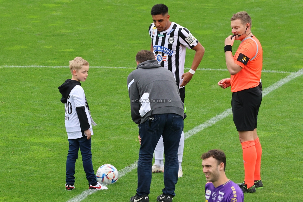 Sturm Graz - Austria Klagenfurt
Oesterreichische Fussball Bundesliga, 29. Runde, SK Sturm Graz - SK Austria Klagenfurt, Stadion Liebenau Graz, 14.05.2023. 

Foto zeigt den Ehrenanstoss vom 7000. Sturm Mitglied und Manprit Sarkaria (Sturm)
