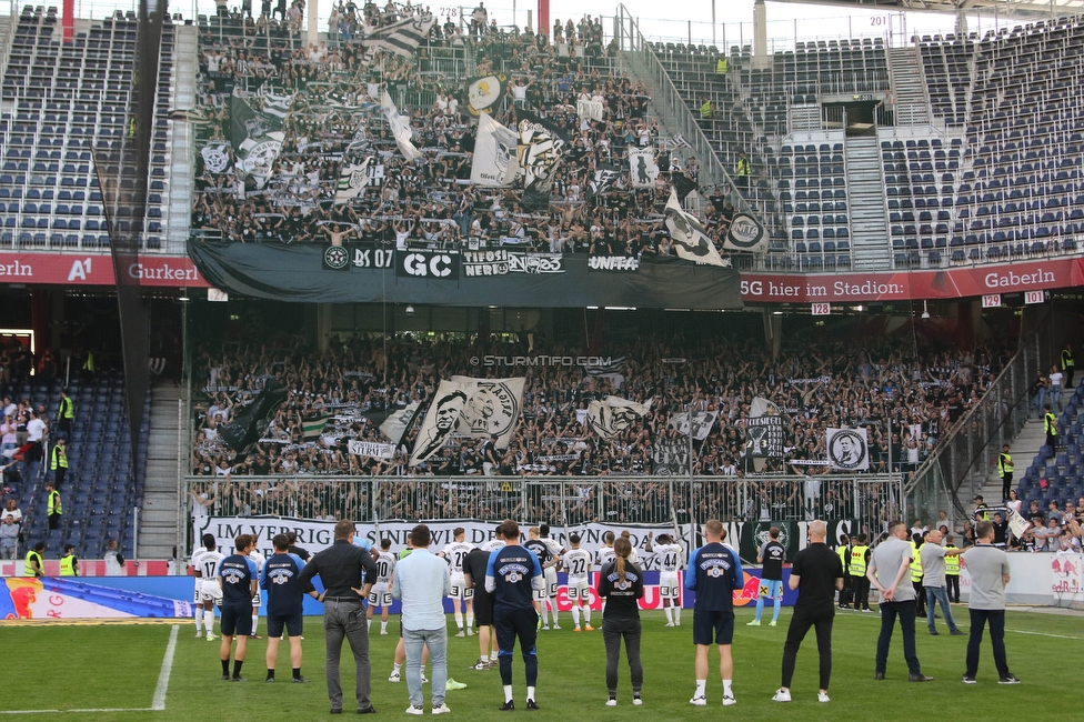 RB Salzburg - Sturm Graz
Oesterreichische Fussball Bundesliga, 30. Runde, FC RB Salzburg - SK Sturm Graz, Stadion Wals-Siezenheim, 21.05.2023. 

Foto zeigt Fans von Sturm und die Mannschaft von Sturm
