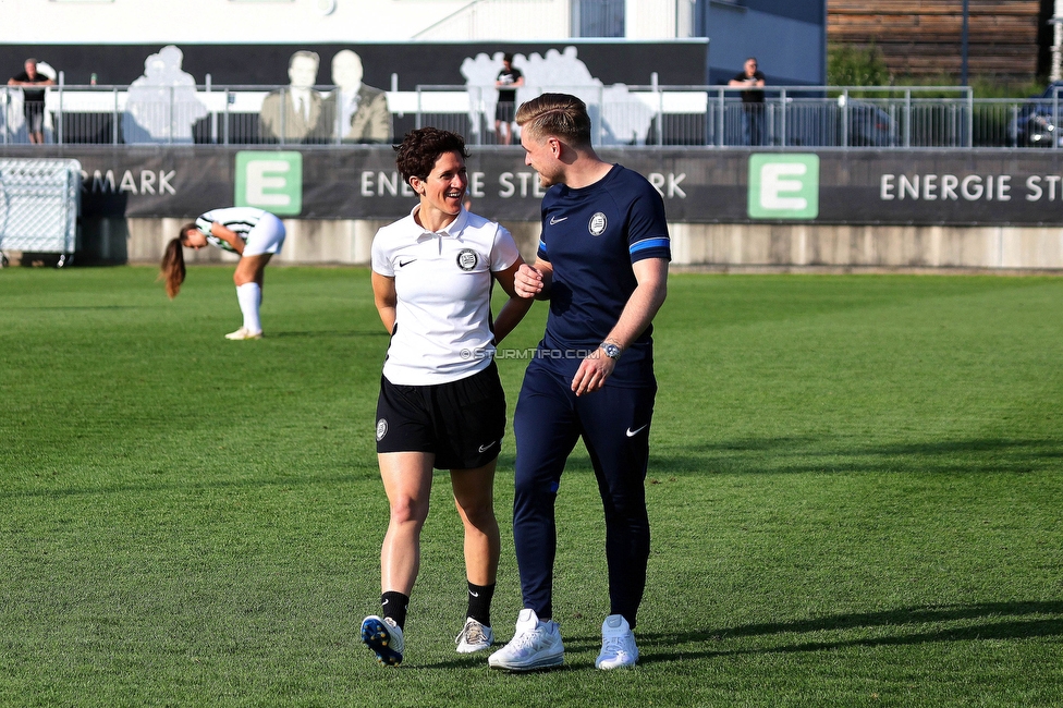 Sturm Damen - Altenmarkt
OEFB Frauen Bundesliga, 17. Runde, SK Sturm Graz Damen - SKV Altenmarkt, Trainingszentrum Messendorf, 27.05.2023. 

Foto zeigt Emily Cancienne (Assistenz Trainer Sturm Damen) und Michael Erlitz (Sportlicher Leiter Sturm Damen)
