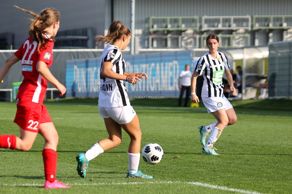 Sturm Damen - Altenmarkt
OEFB Frauen Bundesliga, 17. Runde, SK Sturm Graz Damen - SKV Altenmarkt, Trainingszentrum Messendorf, 27.05.2023. 

Foto zeigt Jasmin Reichmann (Sturm Damen) und Leonie Tragl (Sturm Damen)
