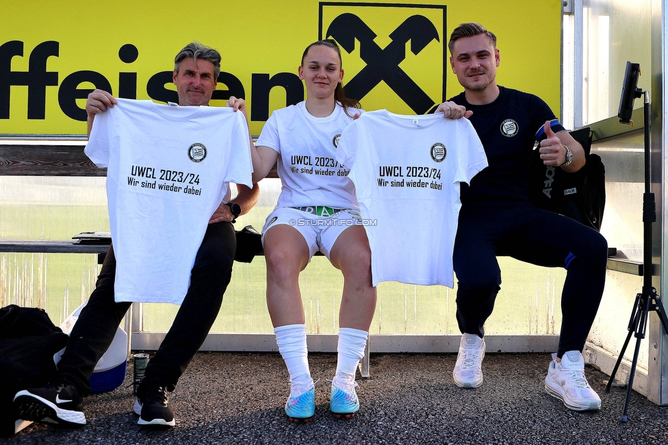 Sturm Damen - Altenmarkt
OEFB Frauen Bundesliga, 17. Runde, SK Sturm Graz Damen - SKV Altenmarkt, Trainingszentrum Messendorf, 27.05.2023. 

Foto zeigt Christian Lang (Cheftrainer Sturm Damen), Julia Keutz (Sturm Damen) und Michael Erlitz (Sportlicher Leiter Sturm Damen)
