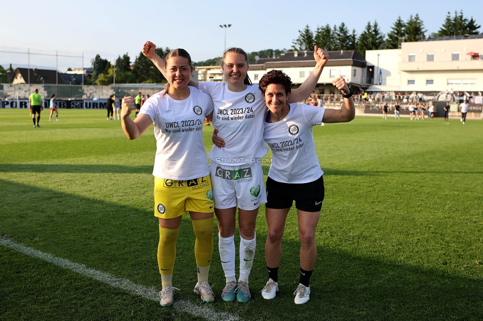 Sturm Damen - Altenmarkt
OEFB Frauen Bundesliga, 17. Runde, SK Sturm Graz Damen - SKV Altenmarkt, Trainingszentrum Messendorf, 27.05.2023. 

Foto zeigt Mariella El Sherif (Sturm Damen), Lilli Purtscheller (Sturm Damen) und Emily Cancienne (Assistenz Trainer Sturm Damen)
