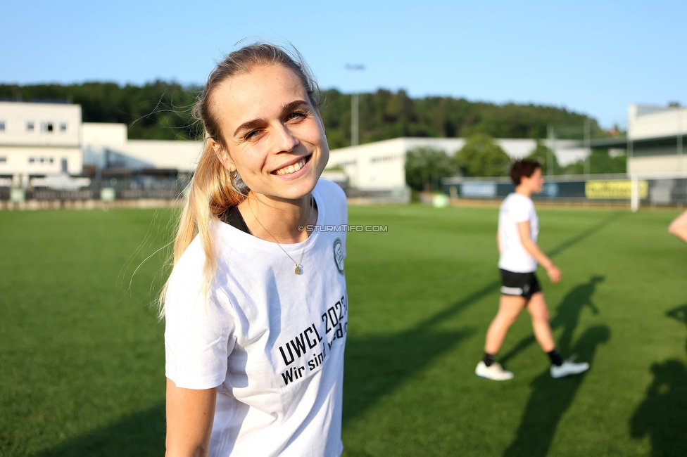 Sturm Damen - Altenmarkt
OEFB Frauen Bundesliga, 17. Runde, SK Sturm Graz Damen - SKV Altenmarkt, Trainingszentrum Messendorf, 27.05.2023. 

Foto zeigt Carmen Schauer (Physiotherapeutin Sturm Damen)
