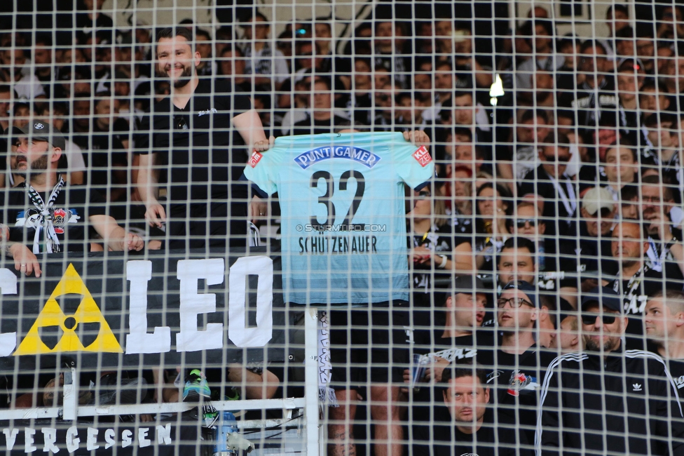 Sturm Graz - LASK
Oesterreichische Fussball Bundesliga, 32. Runde, SK Sturm Graz - LASK, Stadion Liebenau Graz, 03.06.2023. 

Foto zeigt Fans von Sturm mit dem Trikot von Tobias Schuetzenauer (Sturm)
