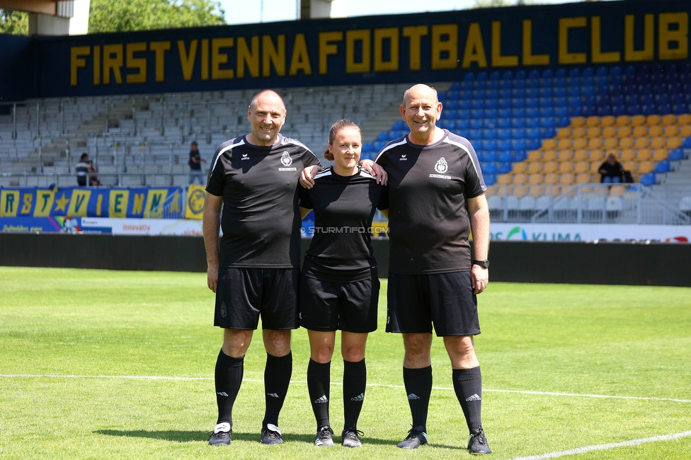 First Vienna - Sturm Damen
OEFB Frauen Bundesliga, 18. Runde, First Vienna FC 1894 - SK Sturm Graz Damen, Naturarena Hohe Warte Wien, 03.06.2023. 

Foto zeigt das Schiedsrichterteam
