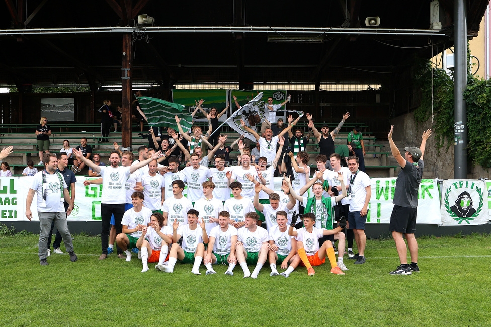 Eroeffnung Gruabn Holztribuene
Eroeffnung Gruabn Holztribuene, Gruabn Graz, 24.06.2023.

Foto zeigt das Team und die Fans vom GSC
