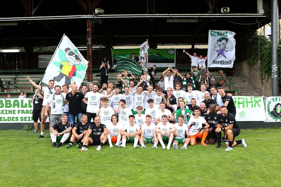 Eroeffnung Gruabn Holztribuene
Eroeffnung Gruabn Holztribuene, Gruabn Graz, 24.06.2023.

Foto zeigt das Team und die Fans vom GSC
