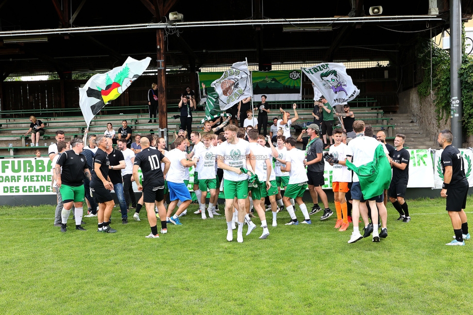 Eroeffnung Gruabn Holztribuene
Eroeffnung Gruabn Holztribuene, Gruabn Graz, 24.06.2023.

Foto zeigt das Team und die Fans vom GSC
