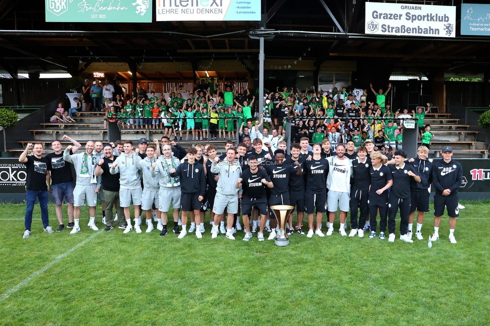 Eroeffnung Gruabn Holztribuene
Eroeffnung Gruabn Holztribuene, Gruabn Graz, 24.06.2023.

Foto zeigt die Mannschaft von Sturm mit den Mannschaften vom GSC
