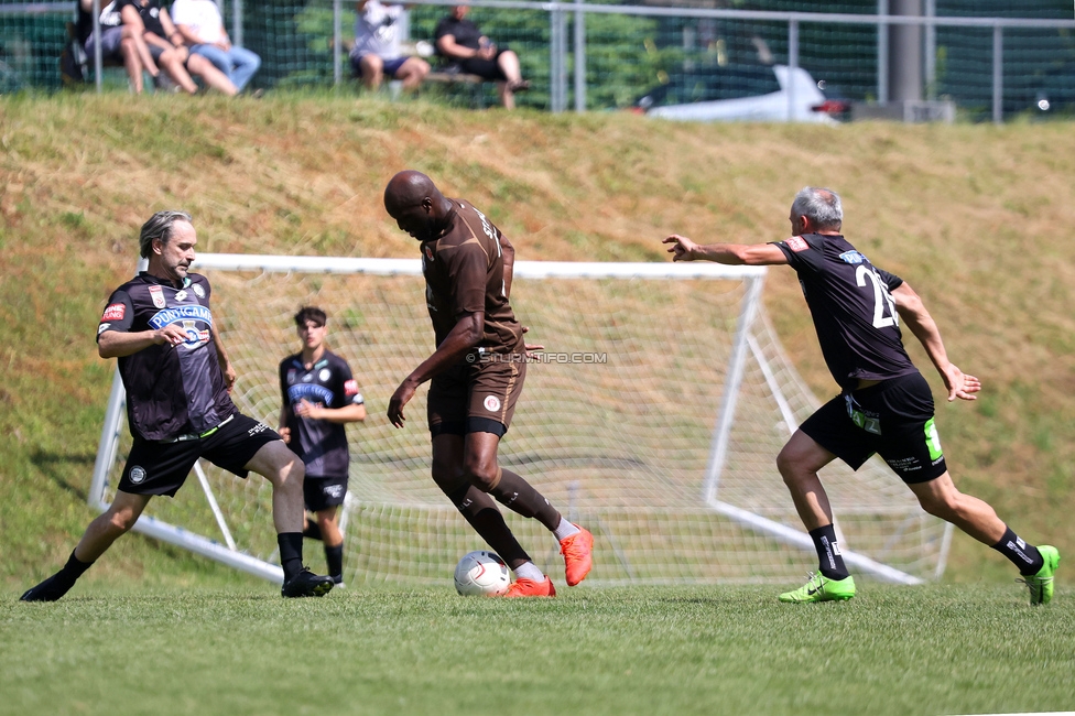 Eroeffnung Gruabn Holztribuene
Eroeffnung Gruabn Holztribuene, Gruabn Graz, 25.06.2023.

Foto zeigt das Legendenspiel zwischen Sturm und St. Pauli
