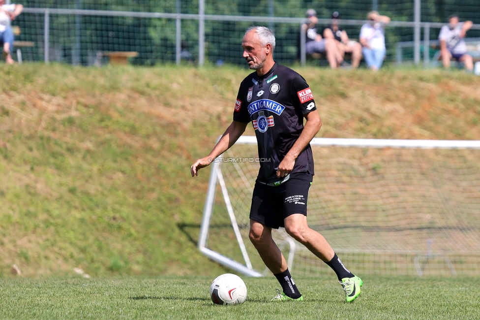 Eroeffnung Gruabn Holztribuene
Eroeffnung Gruabn Holztribuene, Gruabn Graz, 25.06.2023.

Foto zeigt das Legendenspiel zwischen Sturm und St. Pauli
