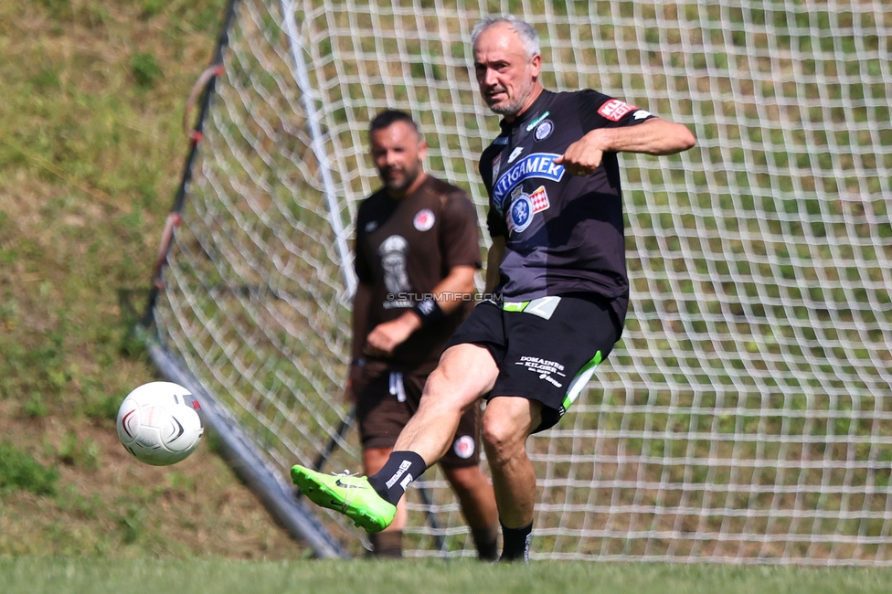 Eroeffnung Gruabn Holztribuene
Eroeffnung Gruabn Holztribuene, Gruabn Graz, 25.06.2023.

Foto zeigt das Legendenspiel zwischen Sturm und St. Pauli
