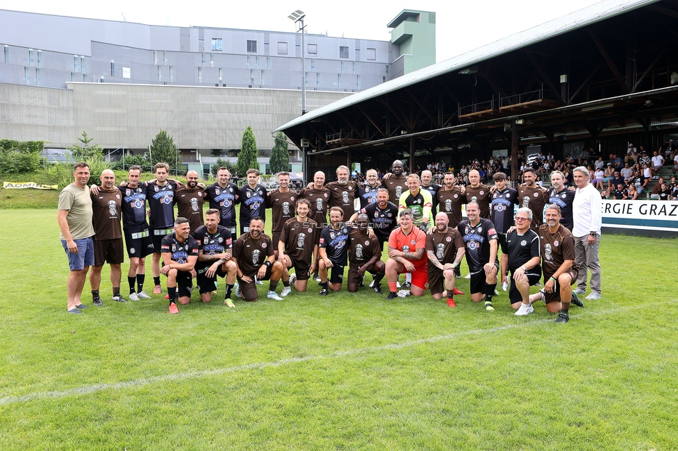 Eroeffnung Gruabn Holztribuene
Eroeffnung Gruabn Holztribuene, Gruabn Graz, 25.06.2023.

Foto zeigt die Mannschaft von Sturm und die Mannschaft von St. Pauli
