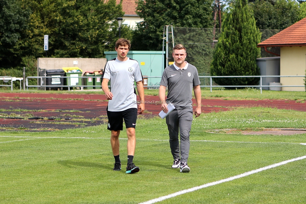 Trainingsauftakt Sturm Graz Damen
OEFB Frauen Bundesliga, Trainingsauftak SK Sturm Graz Damen, Postplatz Puntigam, 17.07.2023. 

Foto zeigt Michael Erlitz (Sportlicher Leiter Sturm Damen) und Matthias Krienzer (Physiotherapeut Sturm Damen)
