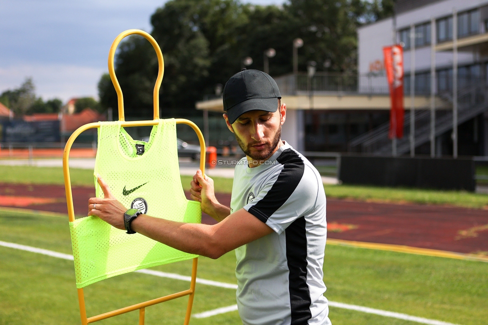 Trainingsauftakt Sturm Graz Damen
OEFB Frauen Bundesliga, Trainingsauftak SK Sturm Graz Damen, Postplatz Puntigam, 17.07.2023. 

Foto zeigt Sargon Duran (Cheftrainer Sturm Damen)
