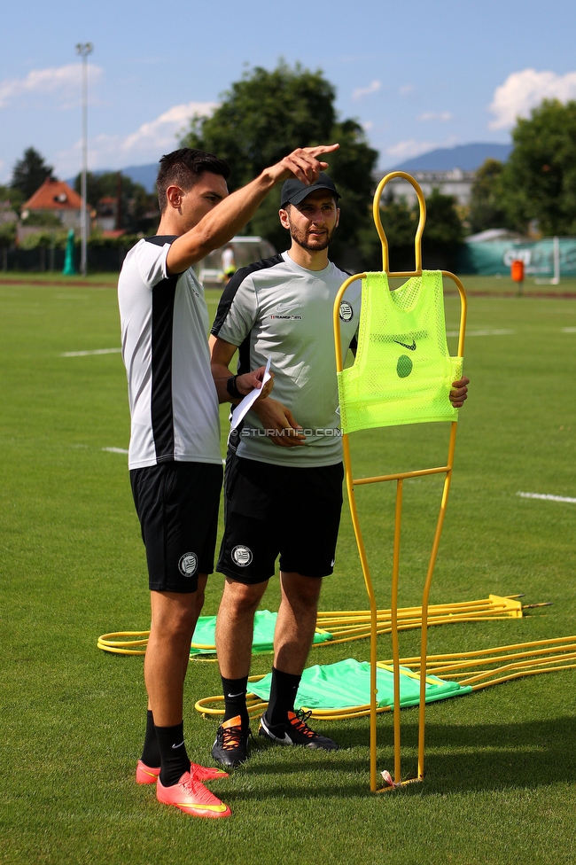 Trainingsauftakt Sturm Graz Damen
OEFB Frauen Bundesliga, Trainingsauftak SK Sturm Graz Damen, Postplatz Puntigam, 17.07.2023. 

Foto zeigt Tode Djakovic (Videoanalyst Sturm Damen) und Sargon Duran (Cheftrainer Sturm Damen)
