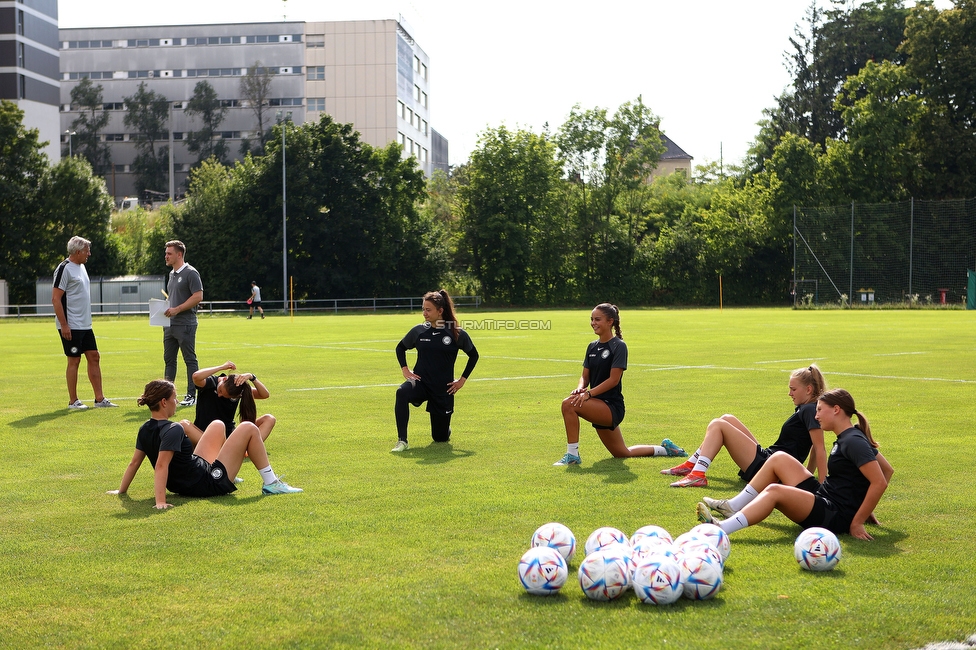 Trainingsauftakt Sturm Graz Damen
OEFB Frauen Bundesliga, Trainingsauftakt SK Sturm Graz Damen, Postplatz Puntigam, 17.07.2023. 

Foto zeigt die Mannschaft der Sturm Damen
