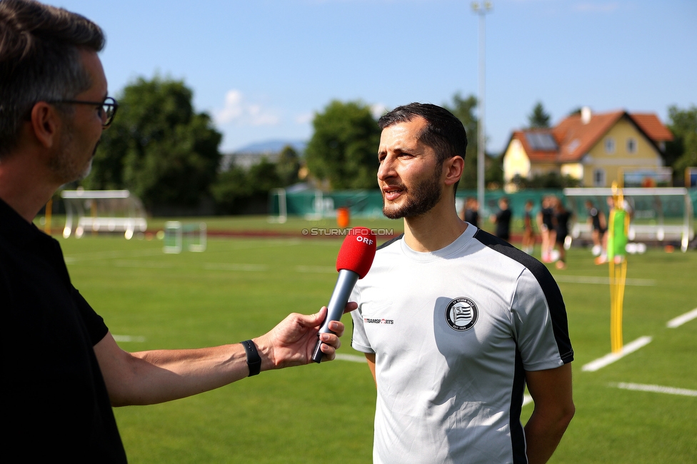 Trainingsauftakt Sturm Graz Damen
OEFB Frauen Bundesliga, Trainingsauftakt SK Sturm Graz Damen, Postplatz Puntigam, 17.07.2023. 

Foto zeigt Sargon Duran (Cheftrainer Sturm Damen)
