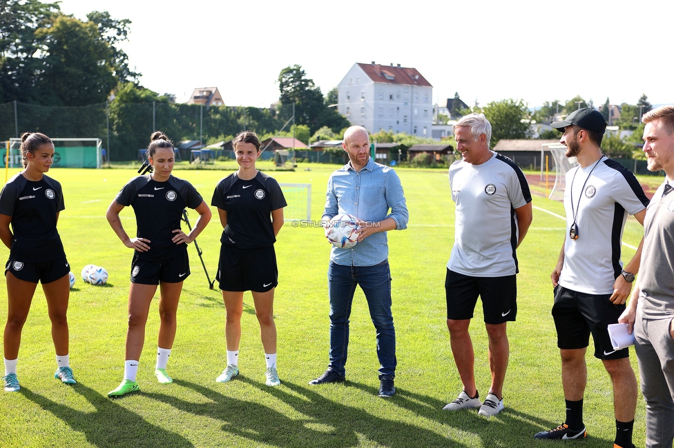 Trainingsauftakt Sturm Graz Damen
OEFB Frauen Bundesliga, Trainingsauftakt SK Sturm Graz Damen, Postplatz Puntigam, 17.07.2023. 

Foto zeigt Mario Karner (Technischer Direktor Sturm Damen)
