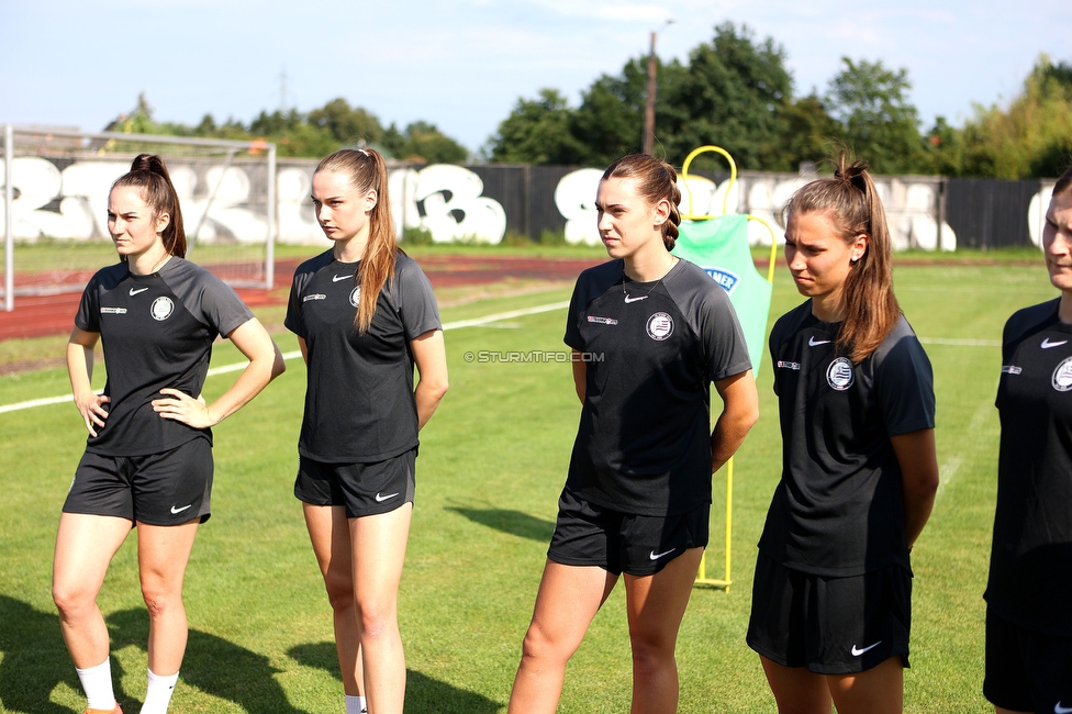 Trainingsauftakt Sturm Graz Damen
OEFB Frauen Bundesliga, Trainingsauftakt SK Sturm Graz Damen, Postplatz Puntigam, 17.07.2023. 

Foto zeigt die Mannschaft der Sturm Damen
