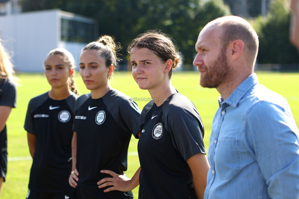 Trainingsauftakt Sturm Graz Damen
OEFB Frauen Bundesliga, Trainingsauftakt SK Sturm Graz Damen, Postplatz Puntigam, 17.07.2023. 

Foto zeigt die Mannschaft der Sturm Damen
