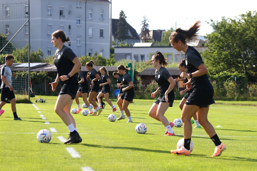 Trainingsauftakt Sturm Graz Damen
OEFB Frauen Bundesliga, Trainingsauftakt SK Sturm Graz Damen, Postplatz Puntigam, 17.07.2023. 

Foto zeigt die Mannschaft der Sturm Damen
