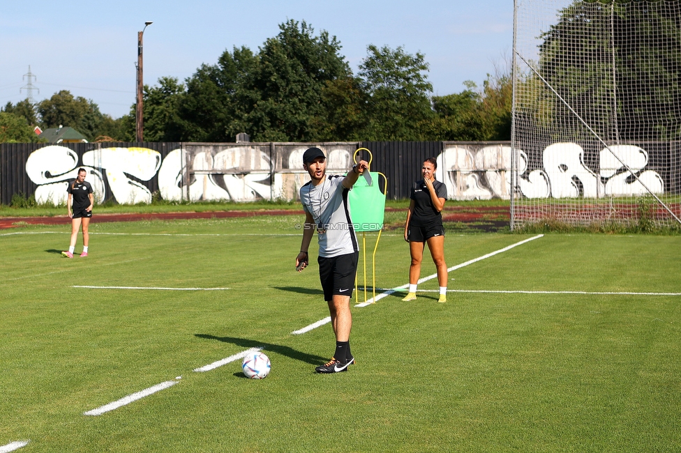 Trainingsauftakt Sturm Graz Damen
OEFB Frauen Bundesliga, Trainingsauftakt SK Sturm Graz Damen, Postplatz Puntigam, 17.07.2023. 

Foto zeigt Sargon Duran (Cheftrainer Sturm Damen)
